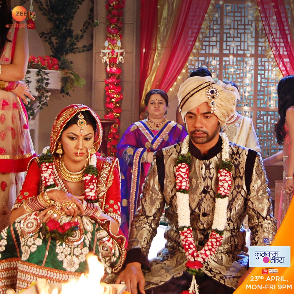ZeeTV's tweet photo. Do you believe in ‘History repeats?’ #KumKumBhagya @sritianne  @SHABIRAHLUWALIA https://t.co/g0uY7Y9e9K
