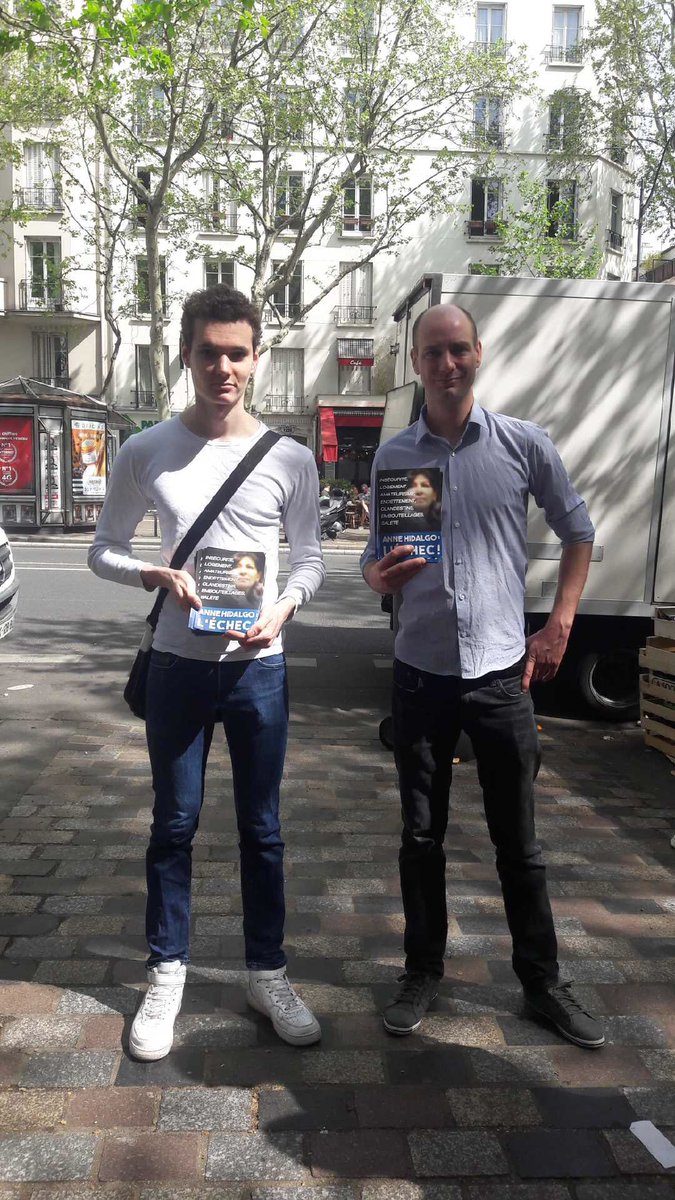 RNational_Paris's tweet photo. Nos militants distribuaient ce matin, dans les rues de la Capitale, le nouveau tract du @FN_Paris : Anne Hidalgo, l’échec !
Face à l’amateurisme de la gauche et à l’inaction de la (fausse) droite, de plus en plus de Parisiens ont envie d’essayer le #FNParis ✌🏼 https://t.co/hE4NZypEcI