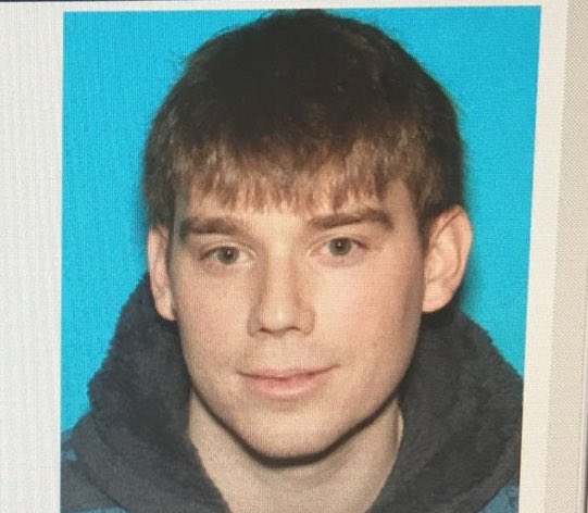 Travis Reinking (nude) shoots up Waffle House in Nashville