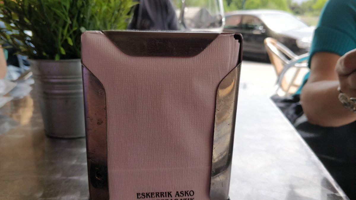 Time4Review's tweet image. Resulta que el "Notch" ya estaba inventado hace tiempo...