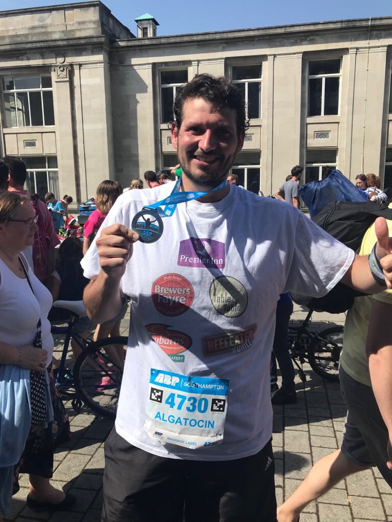 Joaquin completed the marathon in Southampton to for GOSH #rememberwherethemoneygoes @sarahvfrost1 @thebirdlane  @SDEBDD