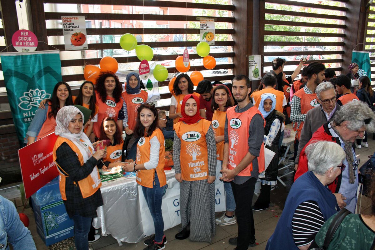 Nilüfer 4. Yerel Tohum Takas Etkinliği, tam bir değiş tokuş şölenine dönüştü.🎉Birçok gönüllünün özveriyle katıldığı atölyelerde ve Mustafa Bozbey' in de ziyaret ettiği standımızda tohum bombaları yaptık, meşe fidanları hediye ettik ve yerel tohum mücadelesi hakkında konuştuk. 🌱