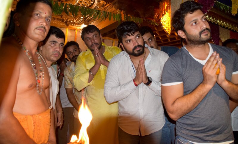 Sanchitha7999's tweet photo. ಉಡುಪಿಗೆ ಚಾಲೆಂಜಿಂಗ್ ಸ್ಟಾರ್ ದರ್ಶನ್ ಬಾಸ್ ಭೇಟಿ
#Udupi #Boss #SrujanLokesh #Kannada #Sandalwood @dasadarshan @Dcompany171 @srujanlokesh @DTYIFCKunigal @CSDFC_Mangalore @Darshanfc_Udupi https://t.co/w5BFM6XchK