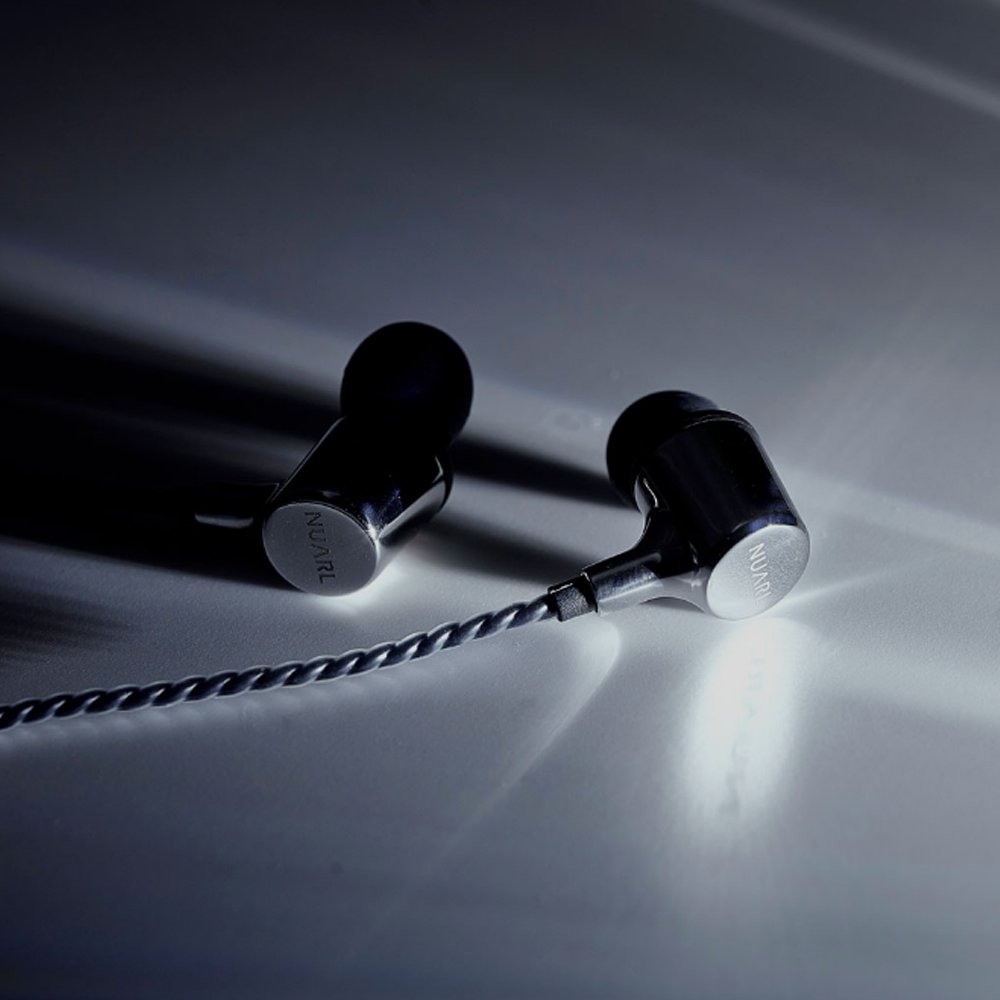 음악을 사랑하는 사람이라면
누아르 NX01A

독자적인 특허기술 HDSS
Hi-Res 뛰어넘는 음역대
티타늄 합금 드라이버
핸드메이드 스테인리스 유닛

goo.gl/weCZFe

소중한 이(耳)를 위한 선물
앤블레스

#고급이어폰 #독자특허기술 #HDSS #실버블랙 #실버화이트 #핸드메이드 #스테인리스유닛