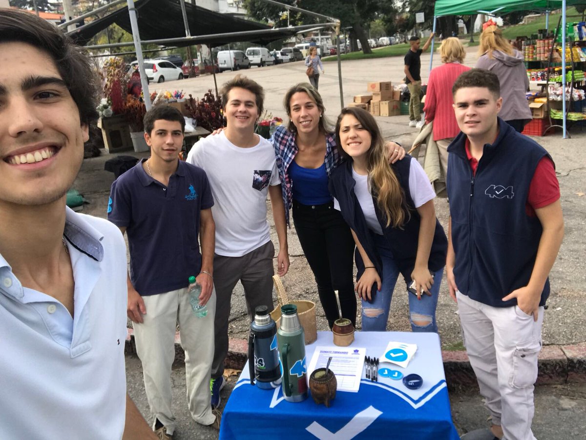 Jovenes404Ch's tweet photo. Hoy estuvimos juntando firmas contra la inclusión financiera. Queremos vivir en un país libre,sin un Estado que nos persiga y nos controle! https://t.co/URnM9O8JTL