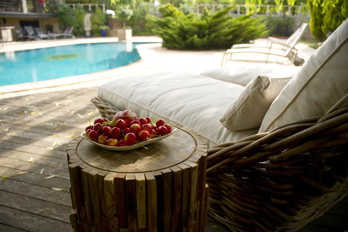 Find out how you can make your backyard pool and area into an oasis: hubs.ly/H0bzmzg0