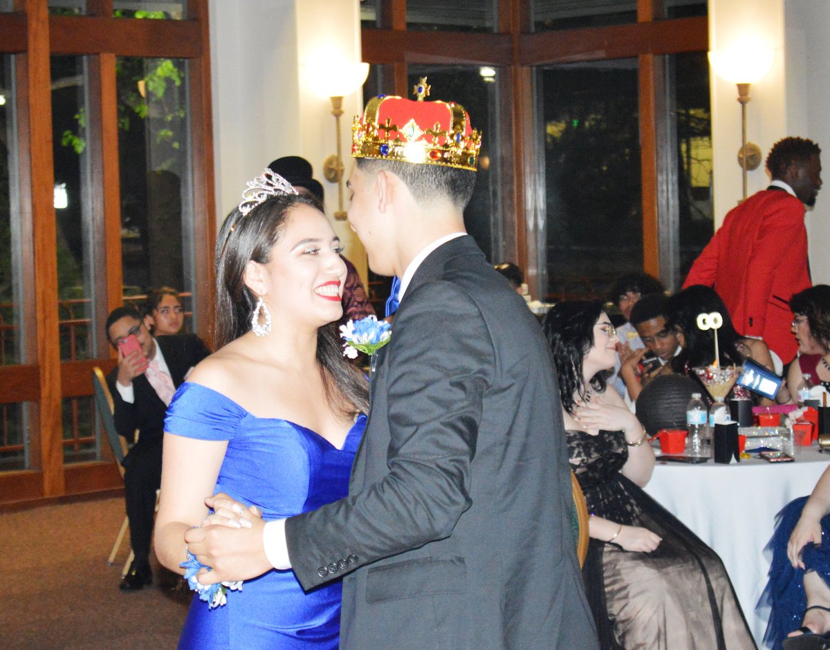 LitFainatic's tweet photo. A little sneak peak of MNTHS Prom last night! King and Queen, Adela &amp; Alec  Prince and Princess, Yesi &amp; Cris, and the best dance crowd I've ever seen! RT these amazing moments! @mnthsprom2018 @ManorNewTech https://t.co/NbKEyo7XGV