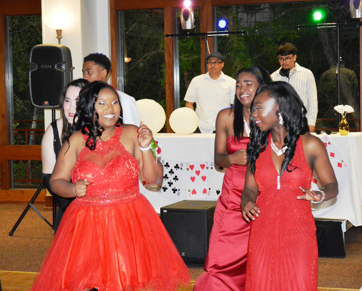LitFainatic's tweet photo. A little sneak peak of MNTHS Prom last night! King and Queen, Adela &amp; Alec  Prince and Princess, Yesi &amp; Cris, and the best dance crowd I've ever seen! RT these amazing moments! @mnthsprom2018 @ManorNewTech https://t.co/NbKEyo7XGV