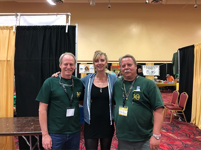 KeeneEng's tweet photo. Mark &amp; Pat with Emily Riedel from Bearing Sea Gold. #keeneengineering #gold #nuggets #lasvegas #beringsea #discoverychannel #dredge https://t.co/qOe20m00dC https://t.co/dQeOqYHWTu