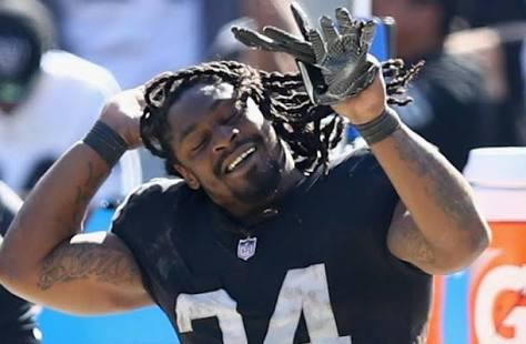 Happy birthday to RB Marshawn Lynch, April 22, 1986.    