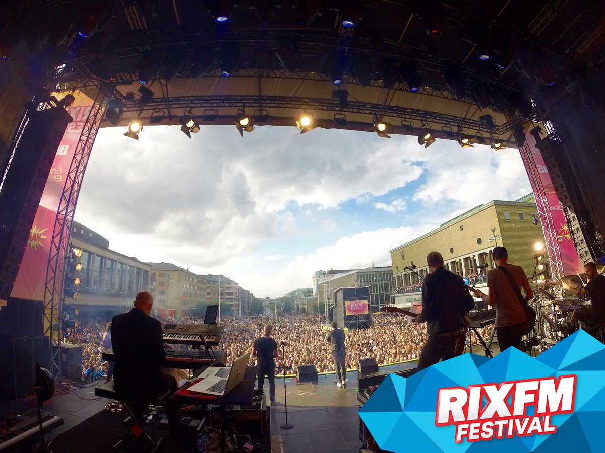 RIX FM Festival 2017 var en succé!Imorgon avslöjar vi de tre första städerna, och vi kan lova att turnén 2018 blir större än någonsin. Vi firar ju att @rixfm snart hörs i hela Sverige! Lyssna på <a href="/RIXMorronZoo/">RIX MorronZoo</a> vid kl09 för att veta om vi kommer till din stad!
👍😄🎤🎼