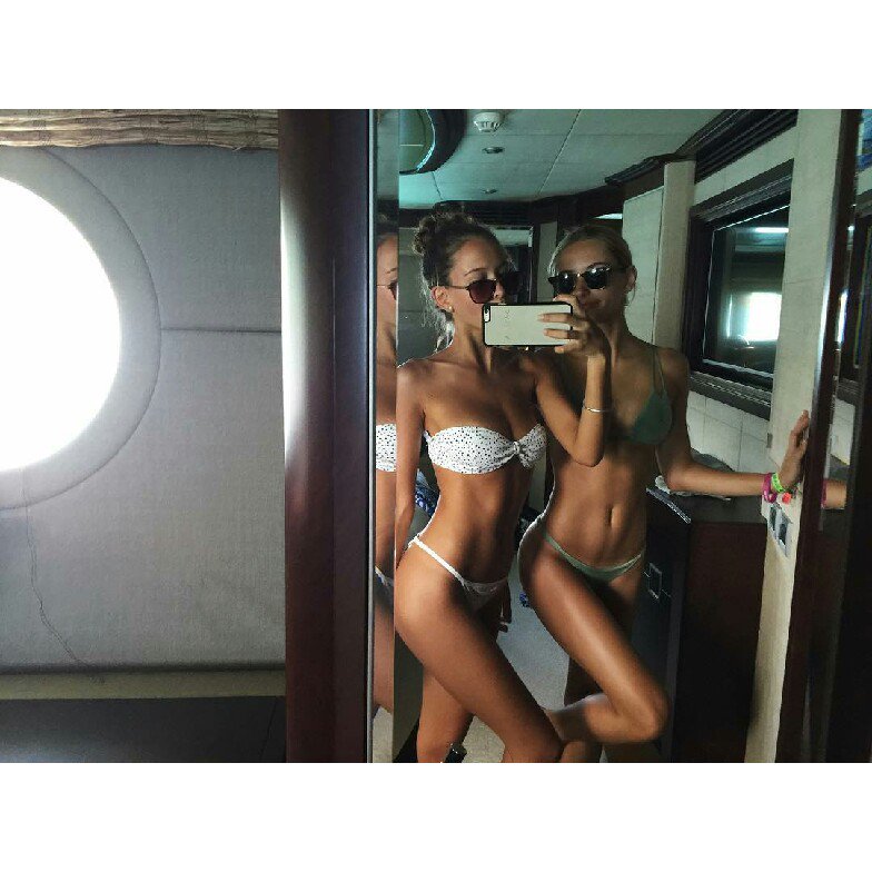 Saskiateje's tweet photo. Mi mejor amiga para ser feliz @IsaMatherrs 👭💖 https://t.co/HuNJX9LHYG