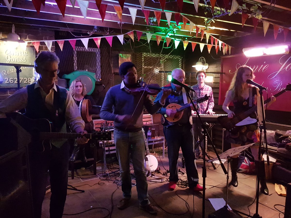 A great evening at #anniejones