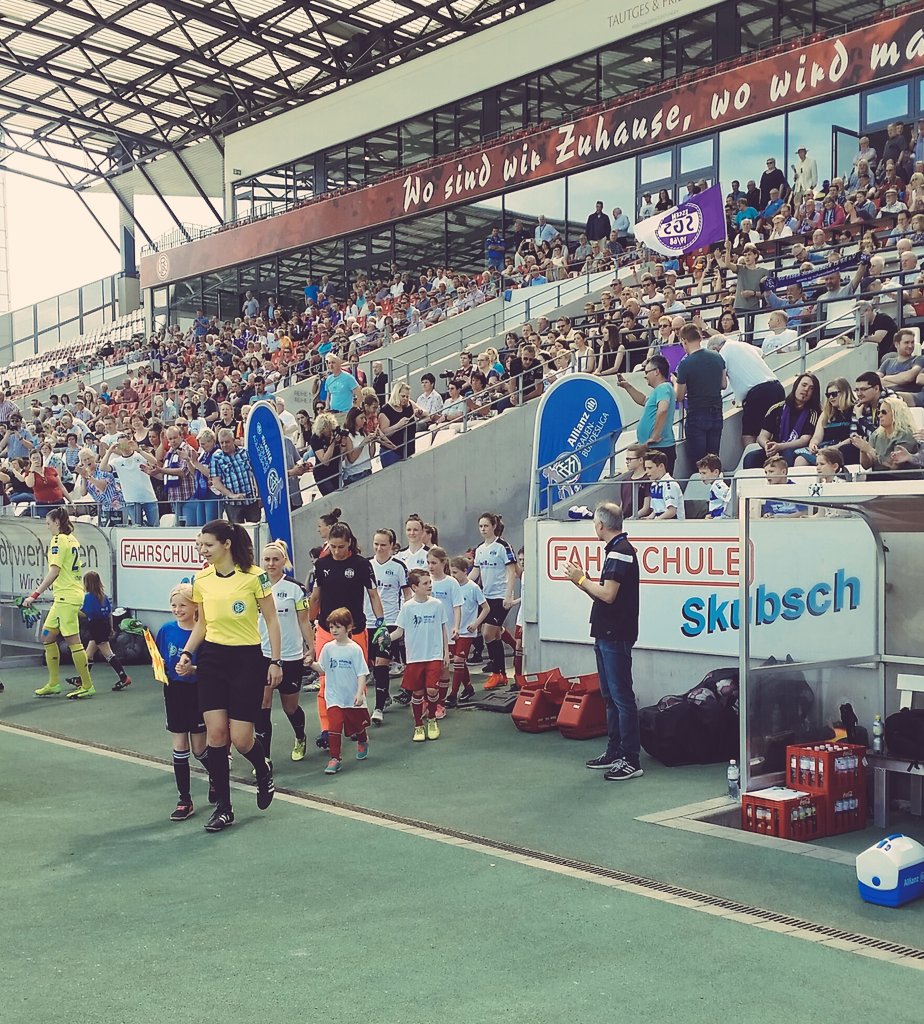 pramschuefer's tweet photo. Wir (@Die_Ligen) produzieren alle Spiele der Allianz Frauen-#Bundesliga 🎬 Heute war ich in #Essen und morgen gibts bei @DFB_TV wie immer zu allen Begegnungen einen Highlight-Bericht 📺 Mit dabei: #SGSMSV #FCBUSV #FFCPDM #KOESCS #TSGSCF ⚽ #DieLiga @DFB_Frauen @womensoccer_de https://t.co/XHwDxDAn01