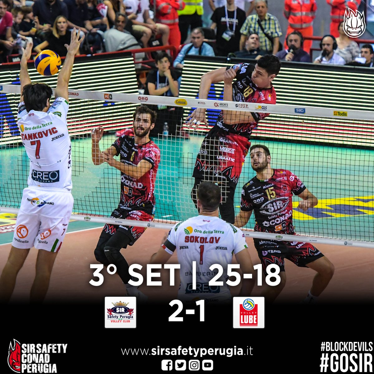 SIRVolleyPG's tweet image. Senza appello il terzo set che si chiude con il muro di Zaytsev, 25-18. Decisivo il turno al servizio nel finale di Russell! #3SET #PerugiaCivitanova #ChePlayoff #Superlega #GoSir #BlockDevils #RCD #ORAèADESSO