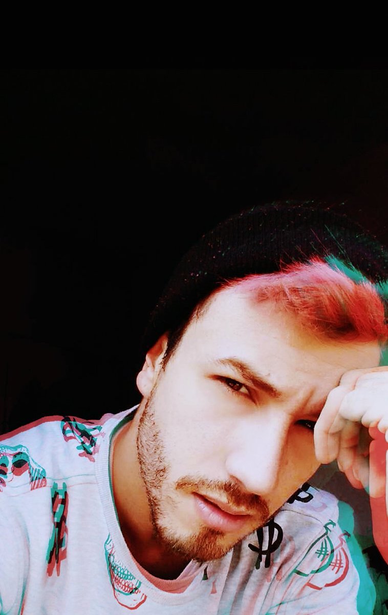 jotapewilliams's tweet photo. // WALLPAPER

 💌🔻🔴🔺

 HAHAHA https://t.co/fwsqe4b2jS