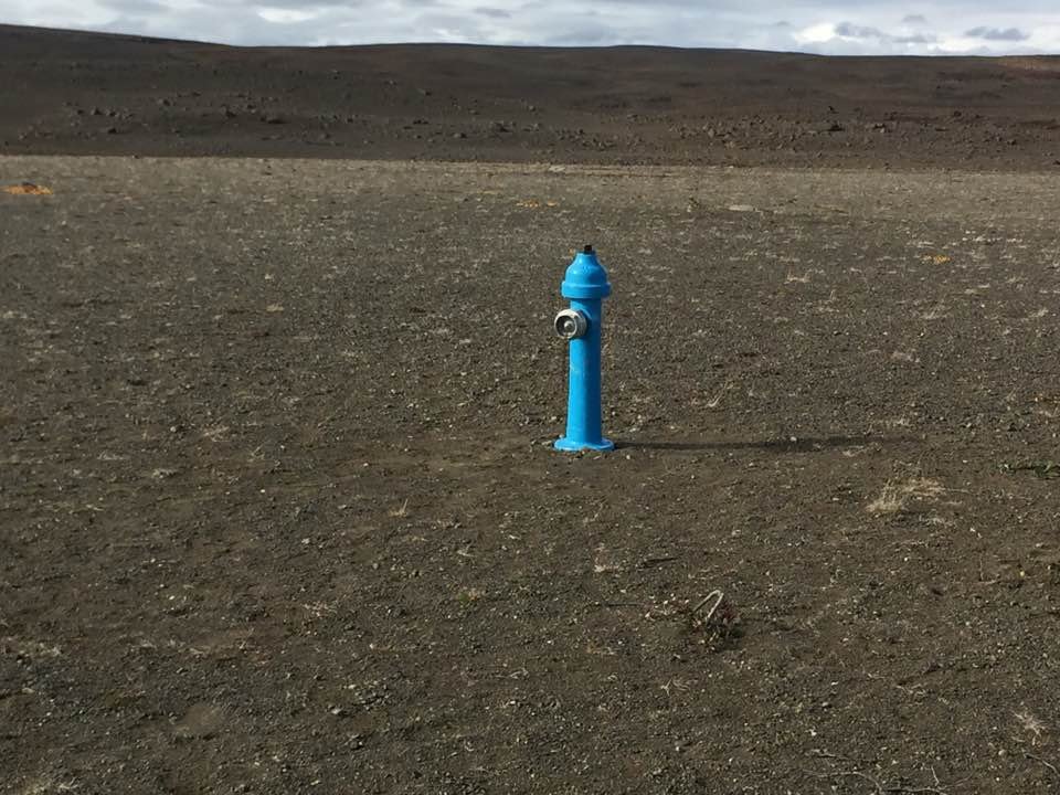 The Central Highlands of Iceland are full of wonders: spectacular mountains, volcanic wastelands and beautiful hidden valleys. And then there is this mysterious fire hydrant! #Mysteries #GuerillaArt #CentralHighlands #Iceland
icelandmag.is/article/myster…
