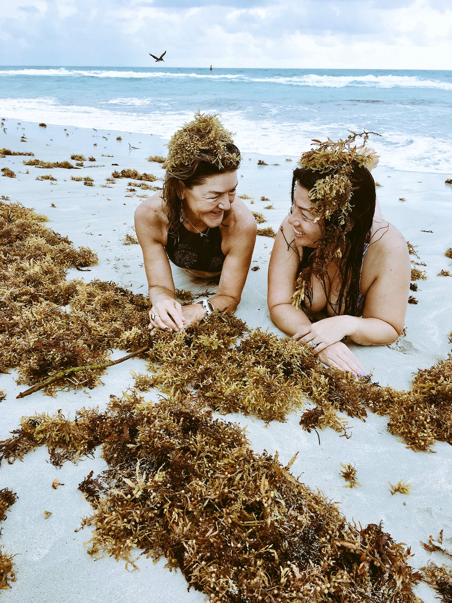 A meeting of mermaids 🧜‍♀️ on #earthday after celebrating @adriannaq as a #latino leader at the @Sachamamaorg #greengala last night w/ @vanessahauc 🌺💙👏 Felicidades AQ! #earthisblue