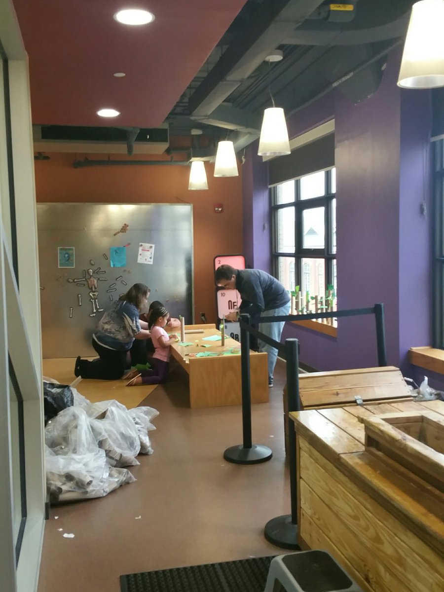 NokeMakerFaire's tweet photo. Building forests for #EarthDay2018 at the @NokeMakerFaire @scimuseum #nokemaker18 #nokemakerfaire18 https://t.co/BXcCCYMfOI