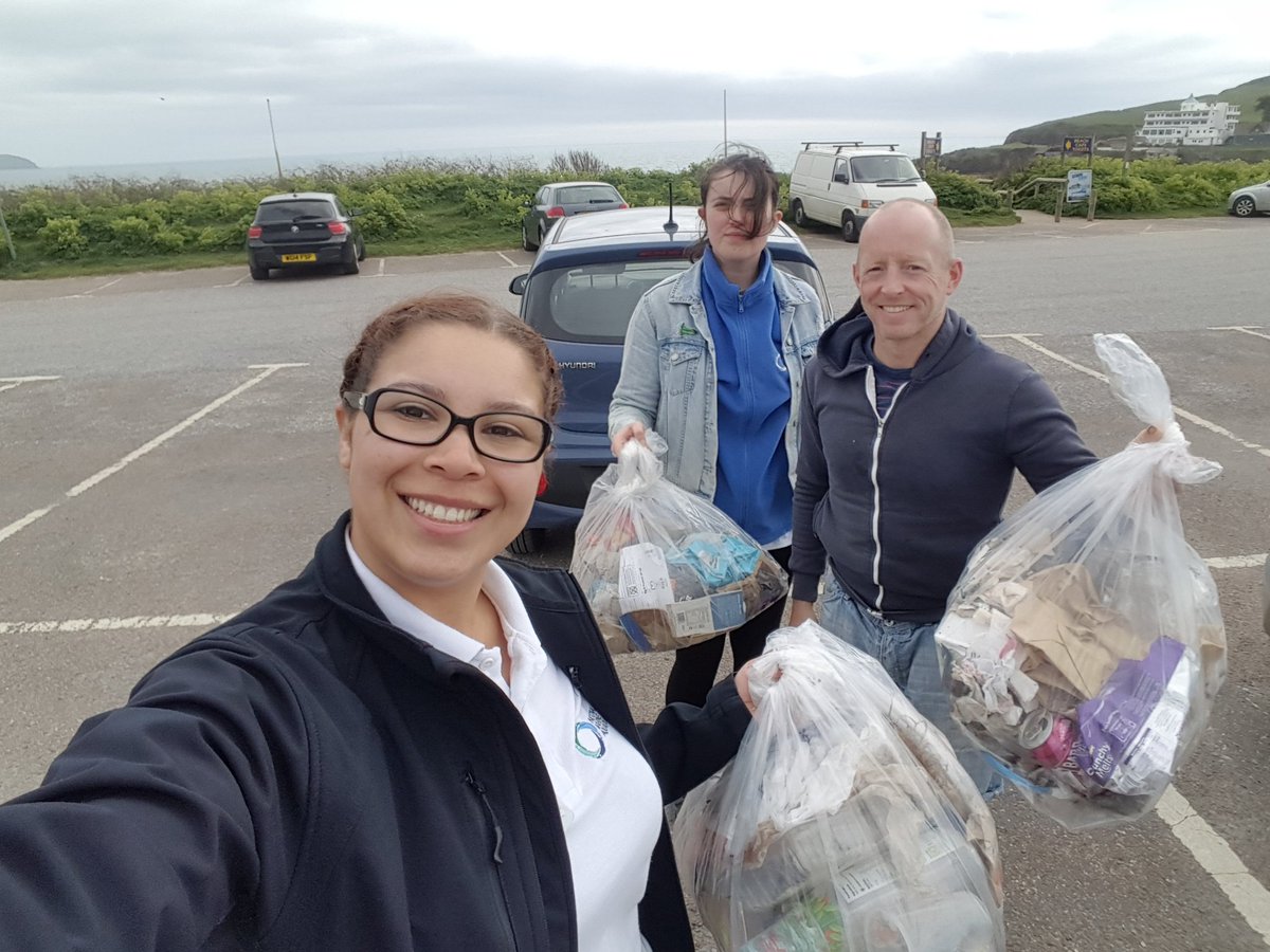 OletaForde's tweet photo. Today's @NMAPlymouth beach clean was at Bigbury-On-Sea. Happy #EarthDay #EarthDay2018 https://t.co/qkOUFCYMTs