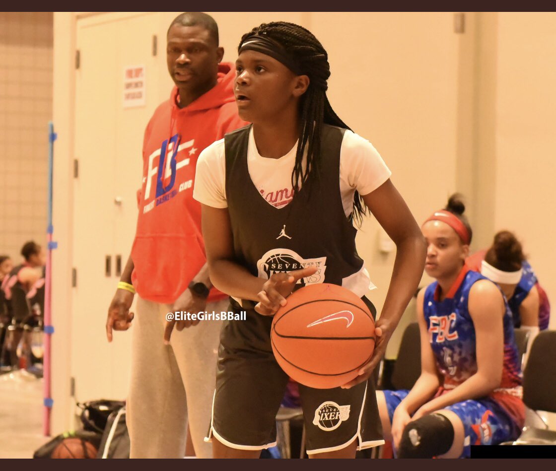 sc76ersmedia's tweet photo. Hold up🤚🏾......! Congratulations again to @SC76ers - Cub c/o 2023 @MilaysiaF  on her offer from the University of South Carolina... You Know! https://t.co/9jSatZnppx