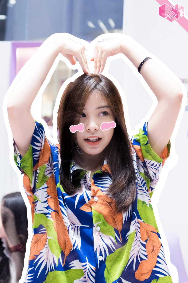 mysugareyes48's tweet photo. งาน Campus Handshake ที่ผ่านมาสำหรับโอชิและคามิของตาหวานทั้งหลาย คงจะฟินและมีความสุขกับความร่าเริง(ดีด)ของคุณอิสราภากันใช่ไหมฮะ 🌻💛 
   ถึงจะเป็นครั้งแรกที่ไปงานจับมือนะฮะ ส่วนตัวผมแล้วก็ยังโดนตกแล้วตกอีก
แล้วเพื่อนๆหละมีความรู้สึกแบบผมรึเปล่า 

#TarwaanBNK48 https://t.co/Emo8NCsT6H