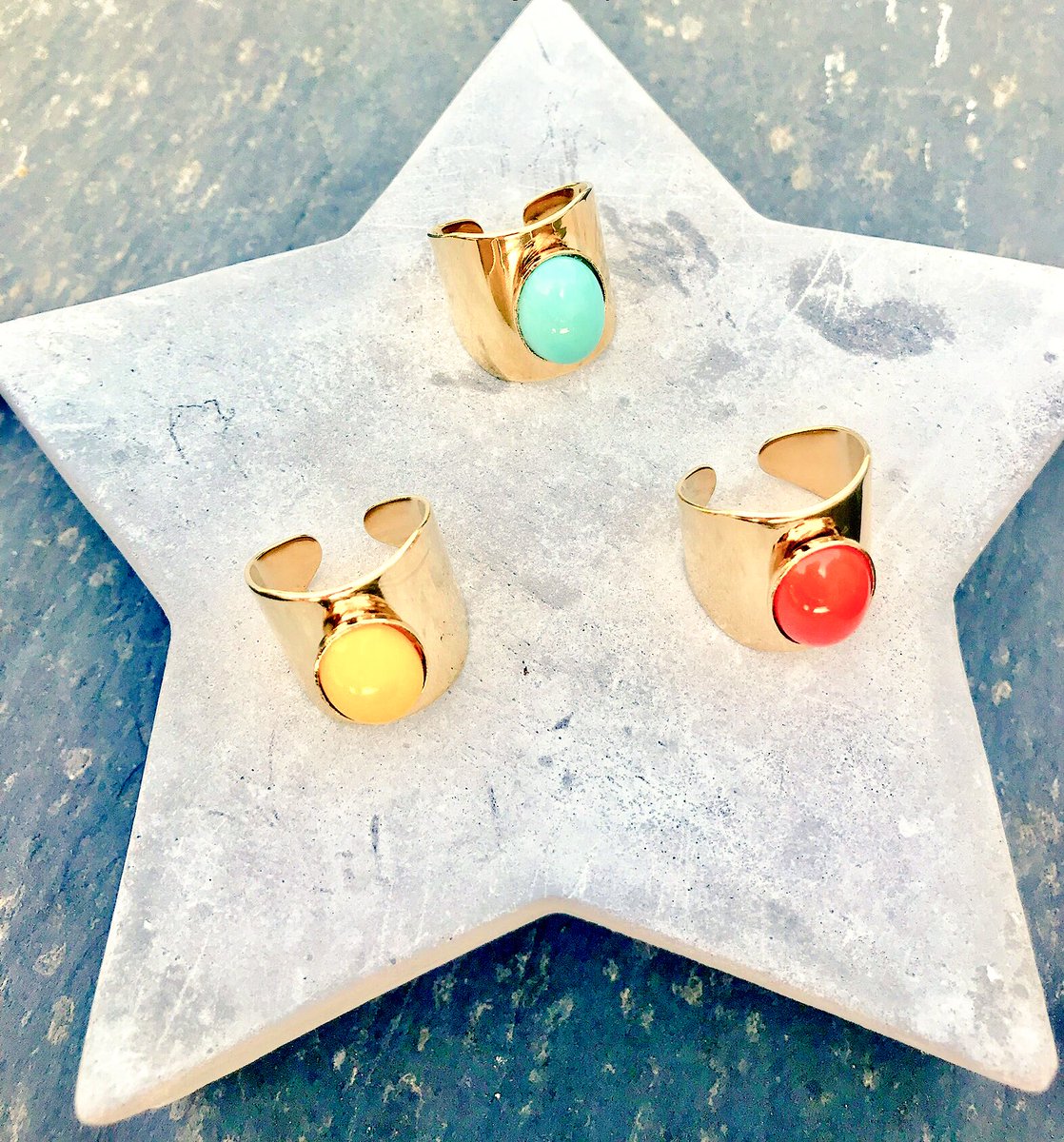 AlexandraFroge's tweet photo. Nouvelle co ⭐️⭐️#plaquéor #Bijoux #sun #tendance https://t.co/HT3XSb9MLI