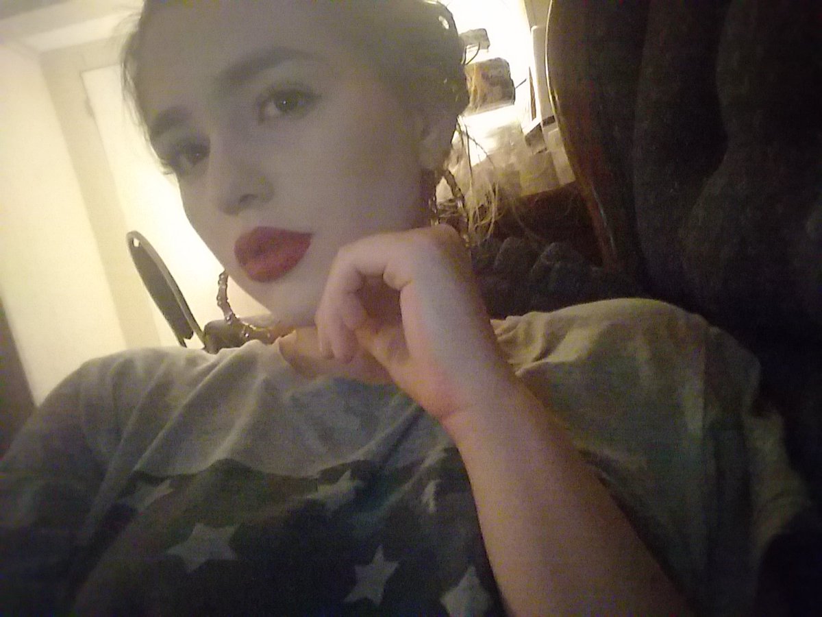 TheOnlyGoddess_'s tweet photo. Say good morning with a tribute. 👑🤑

#findom #femdom https://t.co/0uEZfehi9q