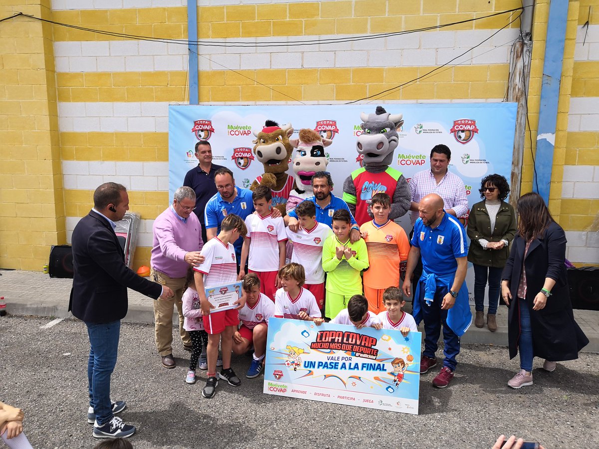CopaCOVAP's tweet photo. Los equipos @CadizCBGades 🏀👧, @CBSFDO 🏀👦 y #UDCASTELLAR ⚽👧👦 serán los representantes de la provincia de Cádiz en la final de la #6CopaCOVAP. ¡Enhorabuena! https://t.co/UFsldeCsot
