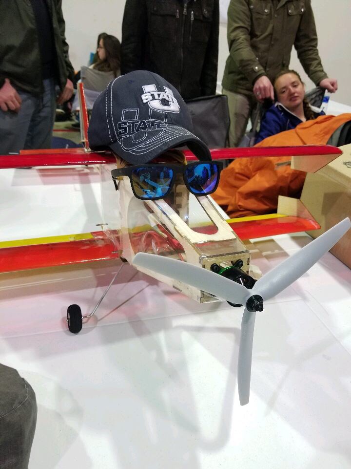DBFusu's tweet photo. Relaxing before the flight.
#AIAA #DBF2018 #USUAggies https://t.co/yKiUKBUj1x