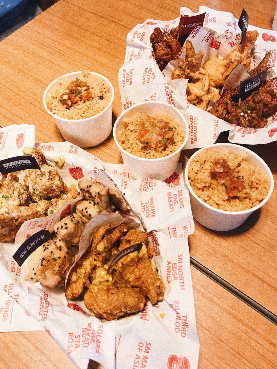 megcapati's tweet image. long overdue #Valentines2018 date @ buffalo's wings n' things x tim hortons