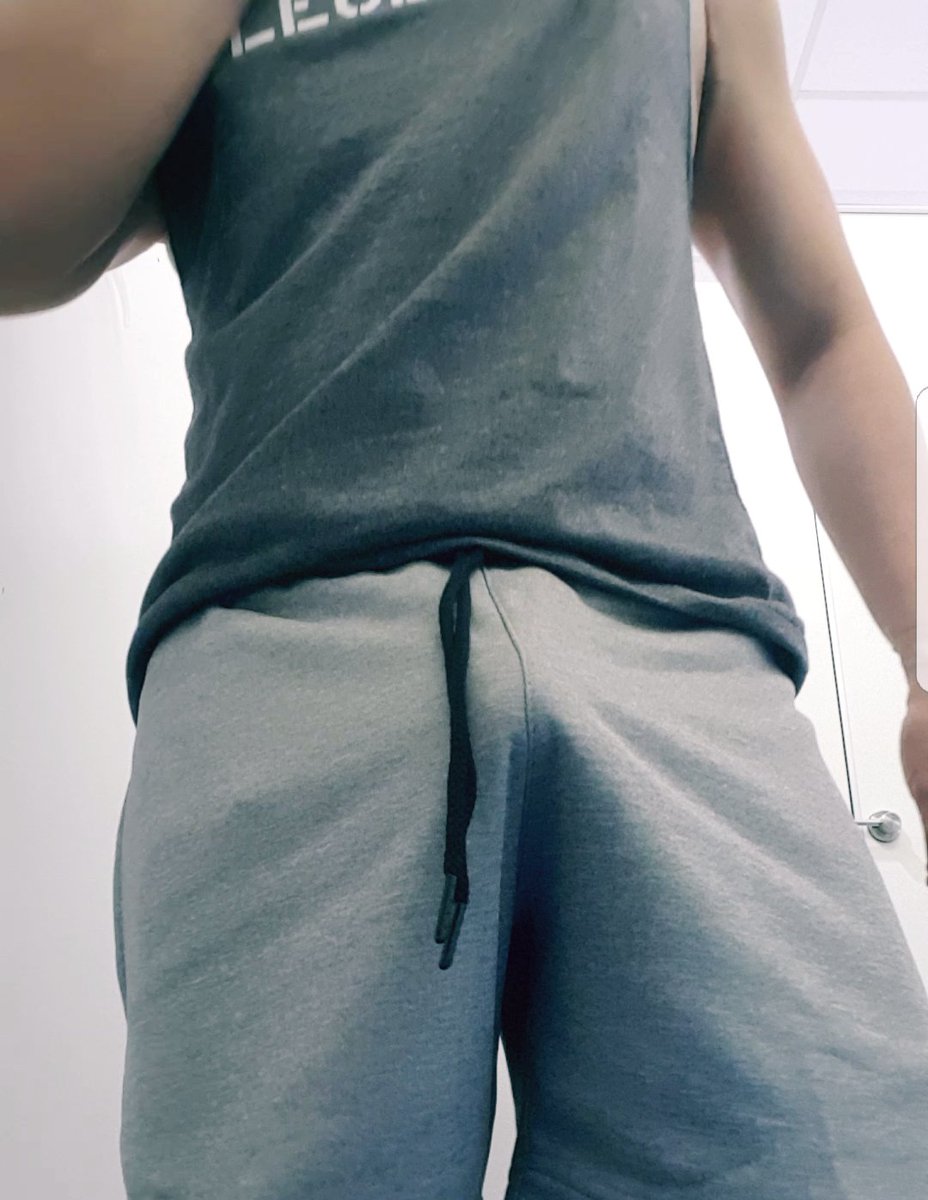 #TitoAdvice Wag lalabas ng bahay na walang briefs lalo na kapag jogger shorts ang suot. Konting hangin lang titigasan ka na- at mejo mahirap itago.