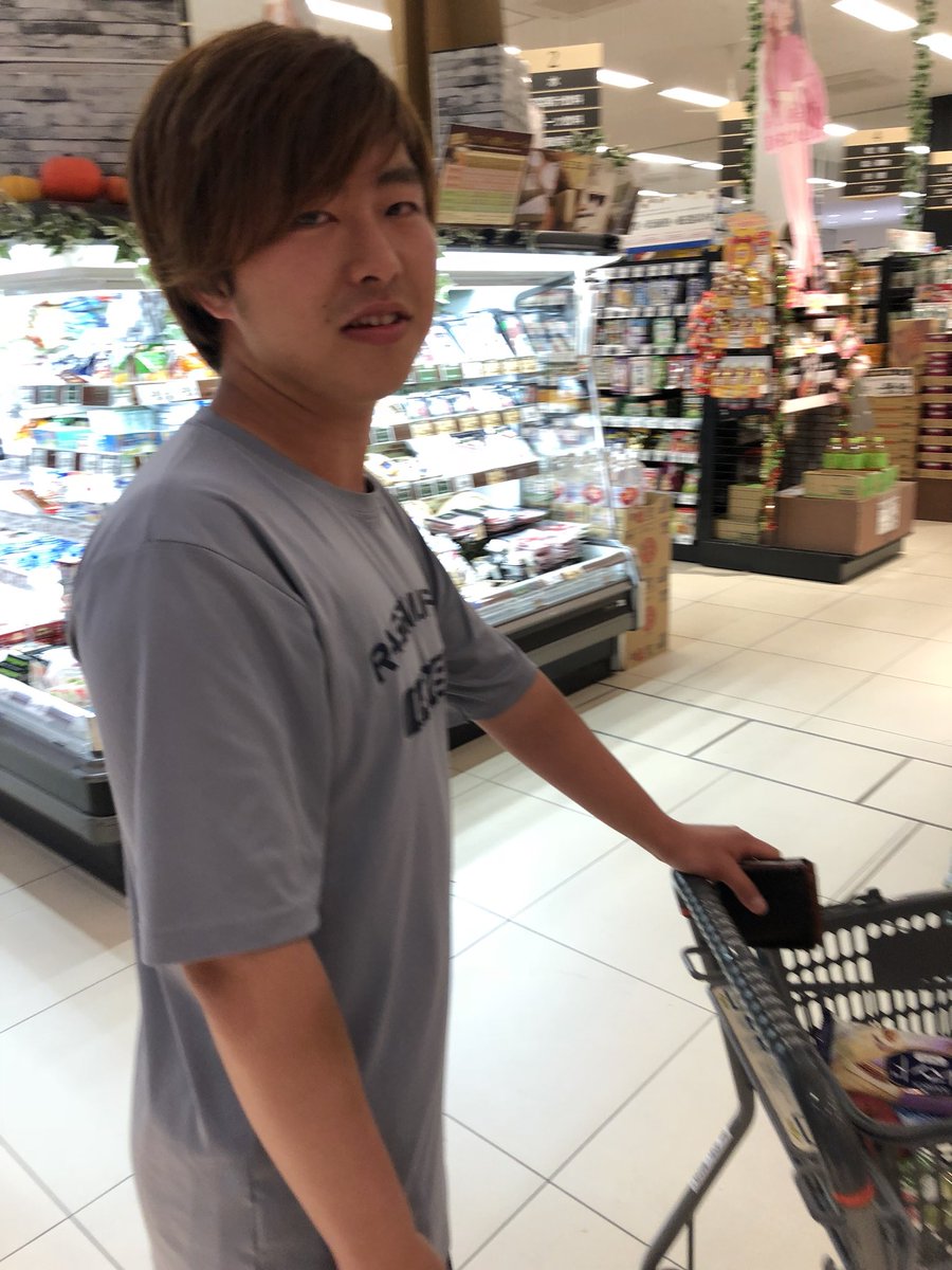kagoshimalax18's tweet photo. こんばんは！明日 18時から待ちに待ったショット大会があります！Amazonギフト券やps3などの豪華景品をゲットできるチャンスです！ラクロスを楽しみながら、景品を持って帰りましょー！😆 ⚠️紙とは日にちを変更しました #ラクロス #鹿児島大学 #春から鹿大 https://t.co/4y8wy9TtBl