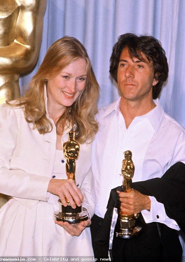 cmerylstreep's tweet photo. She celebrated her best supporting actress win in the Oscars press room in 1980. That year, Meryl took home the trophy for her role in Kramer vs. Kramer. Meryl Streep,Dustin Hoffman, Robert Benton, Stanley R. Jaffe 
#merylstreep #dongummer #dustinhoffmam #Roberbenton 
#centralMS https://t.co/oNc7yarjvU