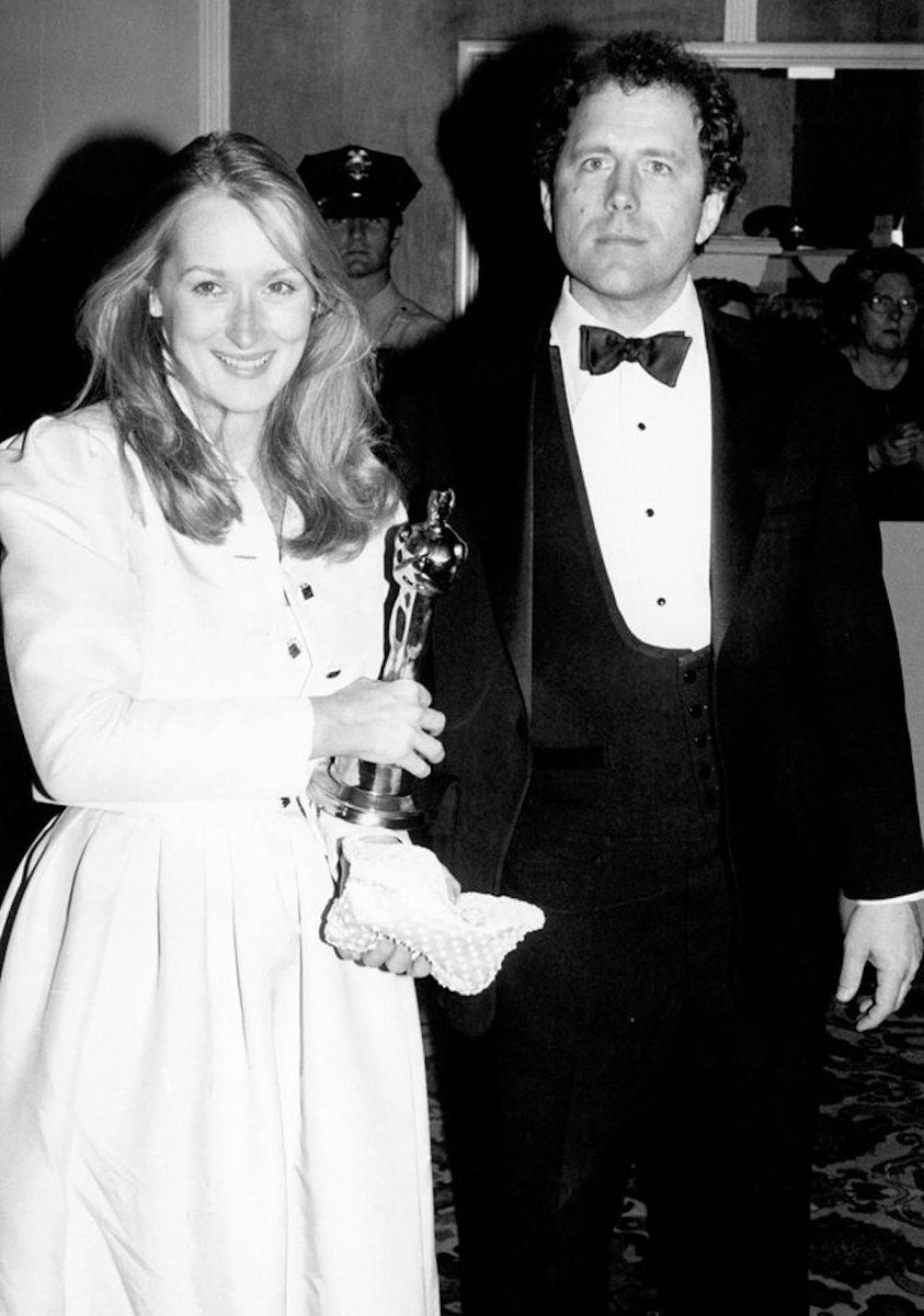 cmerylstreep's tweet photo. She celebrated her best supporting actress win in the Oscars press room in 1980. That year, Meryl took home the trophy for her role in Kramer vs. Kramer. Meryl Streep,Dustin Hoffman, Robert Benton, Stanley R. Jaffe 
#merylstreep #dongummer #dustinhoffmam #Roberbenton 
#centralMS https://t.co/oNc7yarjvU