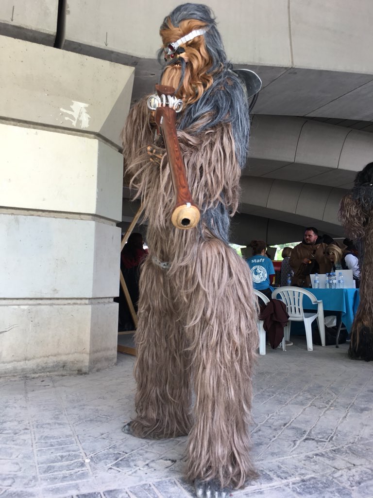 ciudadpayasos's tweet photo. En La Ciudad de los Payasos tenemos visitantes de Valencia, de fuera de Valencia y de galaxias muy muy lejanas. Algunos del Imperio y otros Rebeldes... ¡¡muy rebeldes!!Gracias @ES_HORUSET 🤡🧒🏻👦🏻👽 
#laciudaddelospayasos #payasospital #starwars https://t.co/C4hvmzNjA8