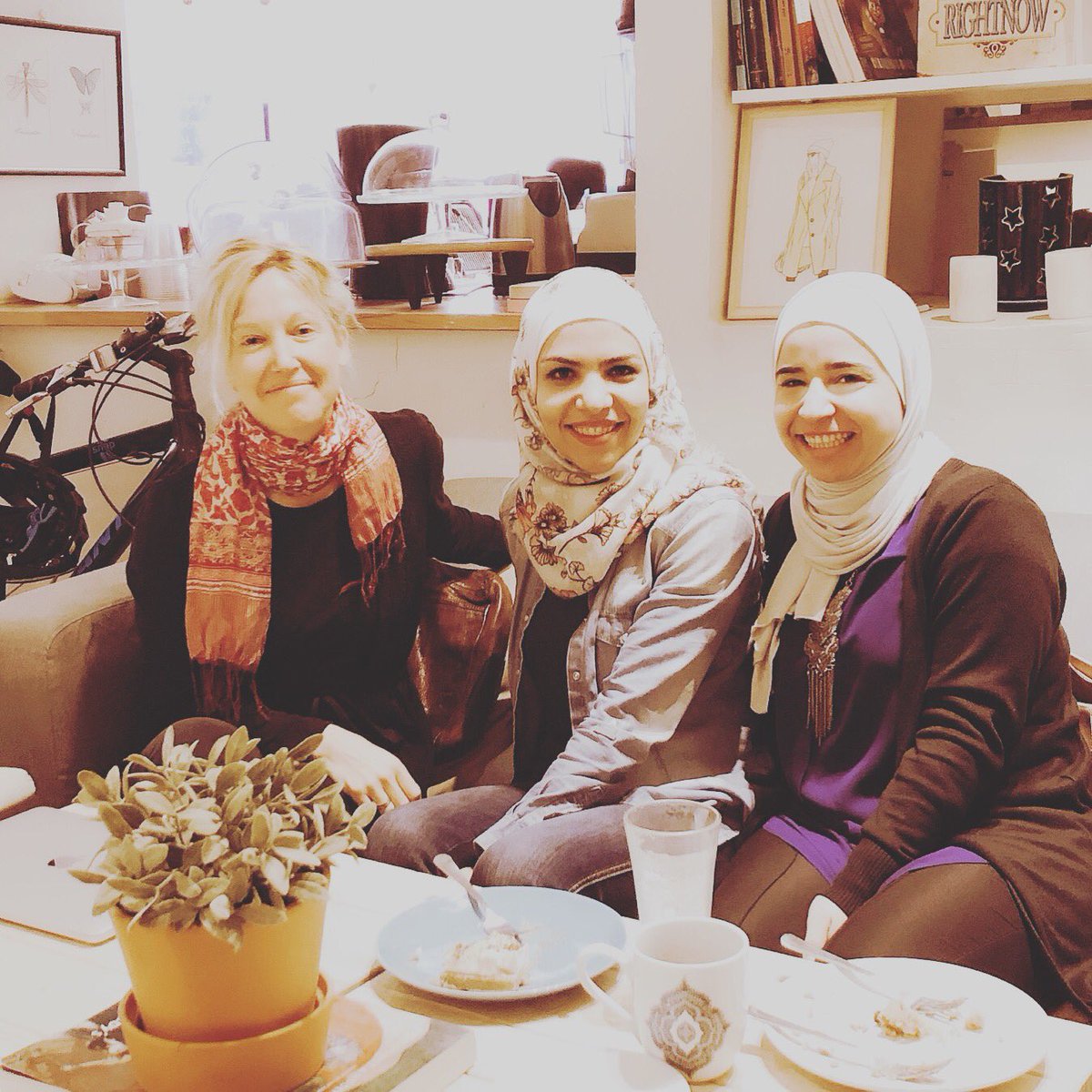 katharinewolf's tweet photo. Thank you Hiba and Basima for helping with https://t.co/LhJ8F0D4Am user design #WomenWhoCode https://t.co/I2iL0L4aGS