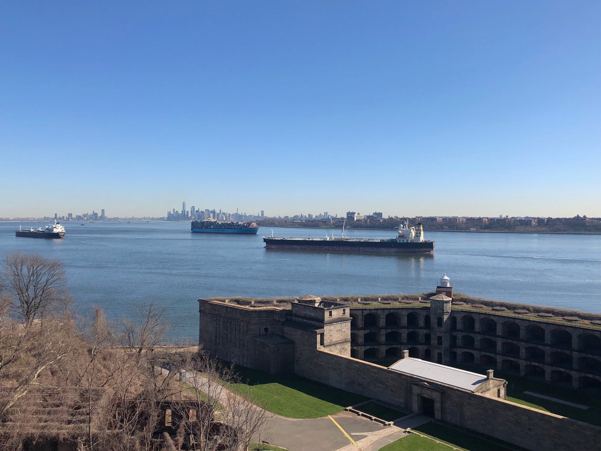SarahEBrennan09's tweet photo. Good morning from the Fort Wadsworth overlook! Two tankers await orders while a container ship departs with a new load. We are a maritime nation and we prove it everyday here in NYC. #shipping #womeninshipping https://t.co/IfZqZBYHCr