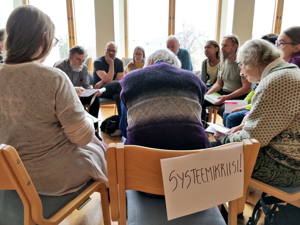 Sosiaalifoorum1's tweet photo. Systeemikriisi! -piirissä keskusteltiin systeemin aiheuttamista kriiseistä. Tarvitsemme muutoksia niin rakenteissa kuin elämänvalinnoissakin. Luottamus nykysysteemiin esim. hallitukseen rakoilee, koska ei paneuduta kriisien juurisyihin. #ssf2018 #aktivoidu #sosiaalifoorumi https://t.co/AN45taH6fO