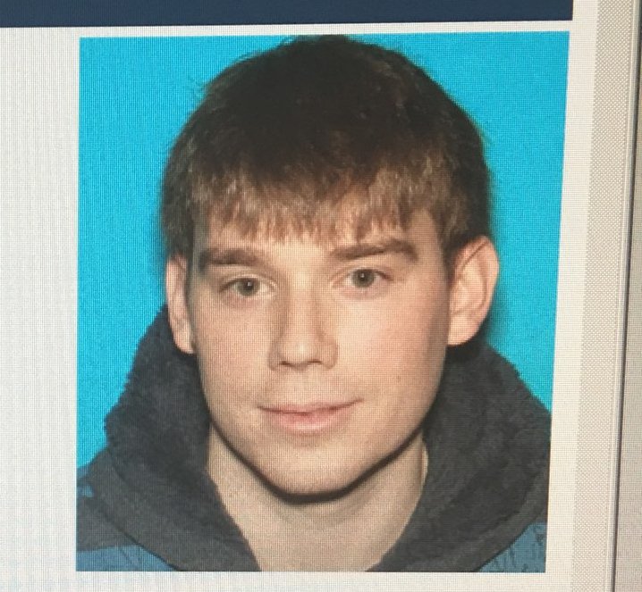 CBSSoutheast's tweet image. WAFFLE HOUSE SHOOTING: Nashville police are searching for 29 year-old Travis Reinking in connection with a mass shooting at an Antioch Waffle House. 4 people were killed and 4 others were injured when a semi-naked gunman with an AR-15 opened fire.  (WTVF) SUN0030