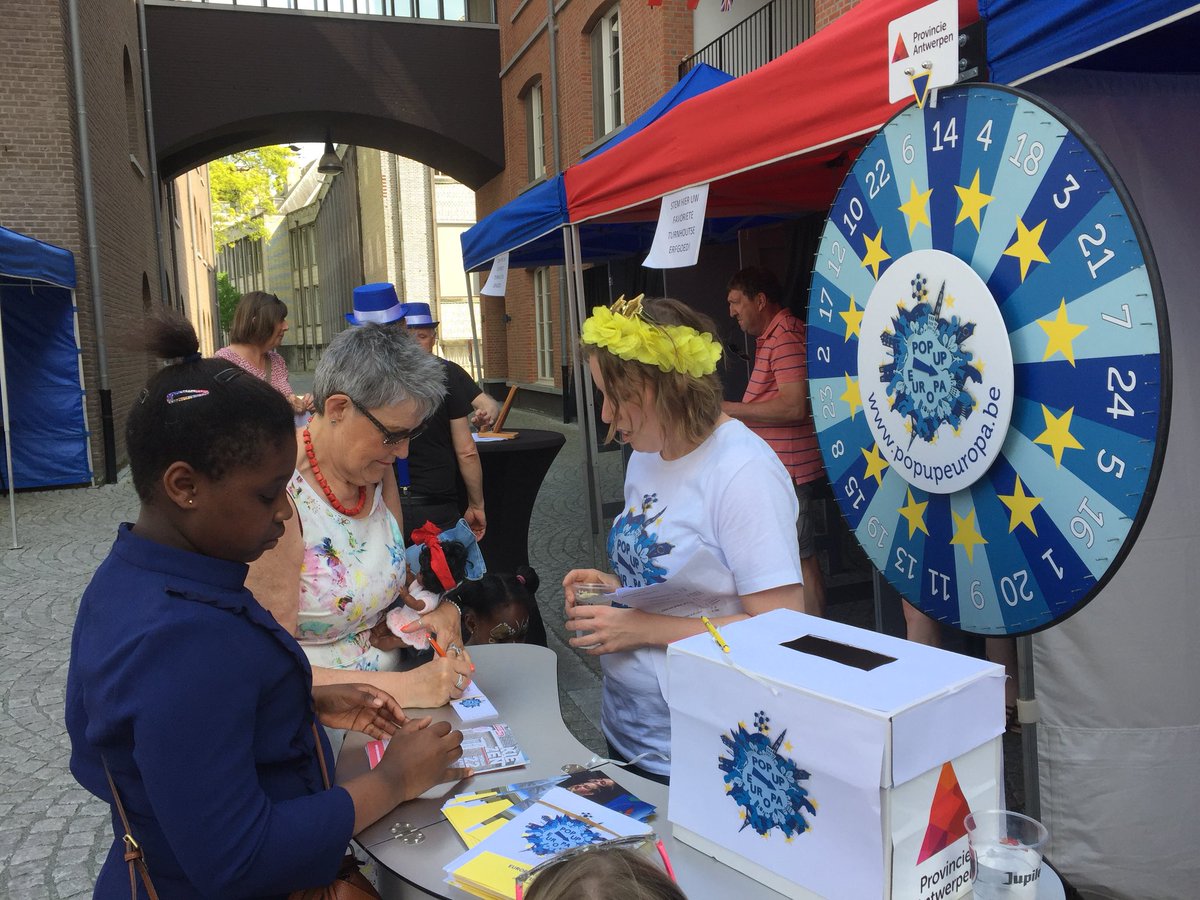 kathmostien's tweet photo. #popupeuropa in @Turnhout tijdens #erfgoeddag... Europa dichter bij de burger brengen met ons rad van fortuin #prov_antwerpen https://t.co/mGAeDwSJAb