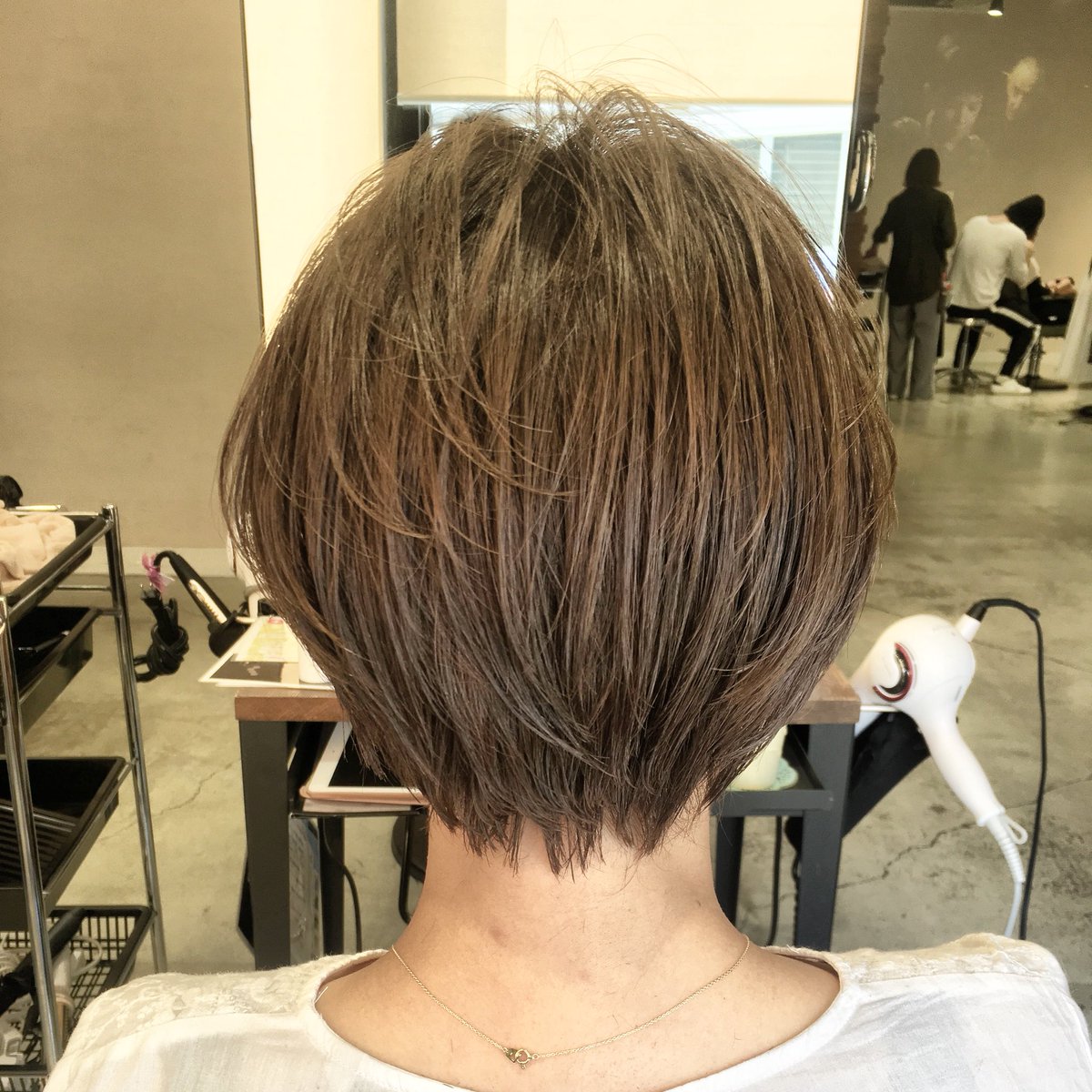 岡村大介 ショート ボブ 名古屋 栄 アシスタントの時ショートなんてどうやって切ればいいか全くわからずに時間経ったけど今は ショートが好きすぎる もちろんうまいなーって思う美容師さんのカットをどう切ってるか研究してる最中です どんとこい