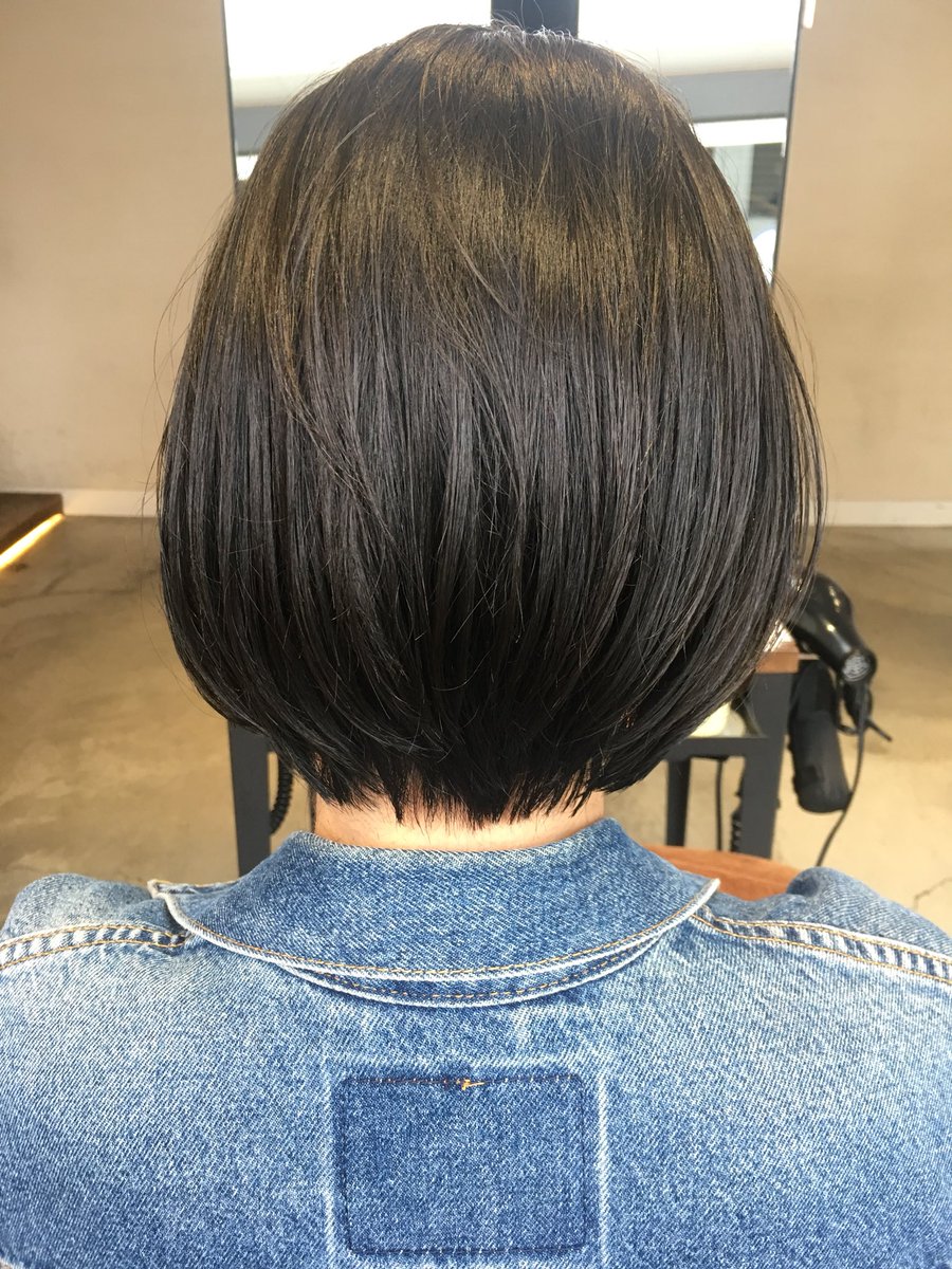 岡村大介 ショート ボブ 名古屋 栄 アシスタントの時ショートなんてどうやって切ればいいか全くわからずに時間経ったけど今は ショートが好きすぎる もちろんうまいなーって思う美容師さんのカットをどう切ってるか研究してる最中です どんとこい