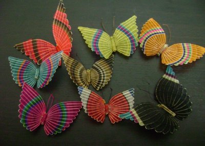 f_neumann's tweet photo. Rari es conocido en Chile por sus figuras de artesanía en crin, artesanía única en el mundo. Las artesanas de Rari trabajan el crin de caballo de color natural o teñido, y también combinado con el ixtle, fibra vegetal proveniente de México, #MIA0125 https://t.co/vMh0hUDjjo