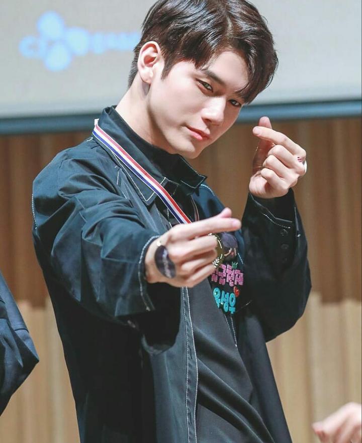 BTS_twt_THVIE's tweet photo. #mfsto jenoclee happy birthday jeno! Wish u all the best, and sukses selalu! GOD BLESS YOU #Happyjenocleeday https://t.co/5T5RYOkXnQ