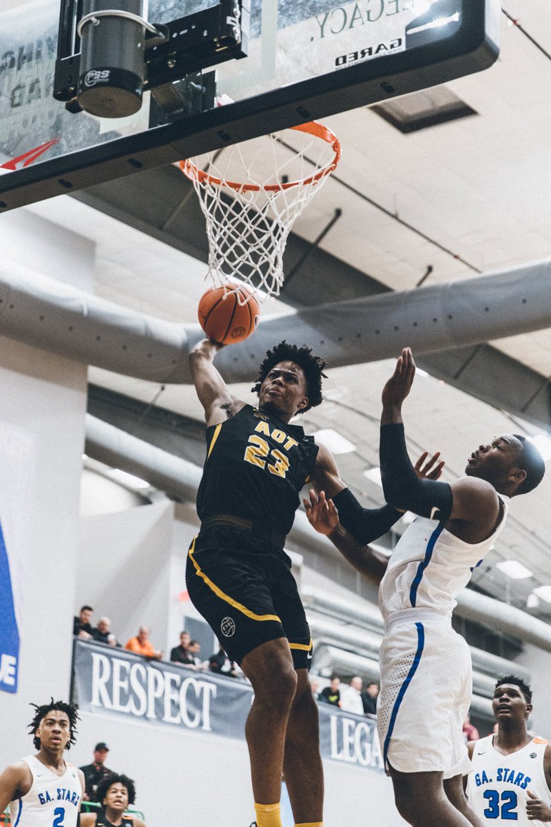 NikeEYB's tweet photo. Day 2 in Dallas. #2018EYBL is off to a 🔥 start. Make sure to catch all games live @FloHoops 📺 https://t.co/KM4PwiNcJe
