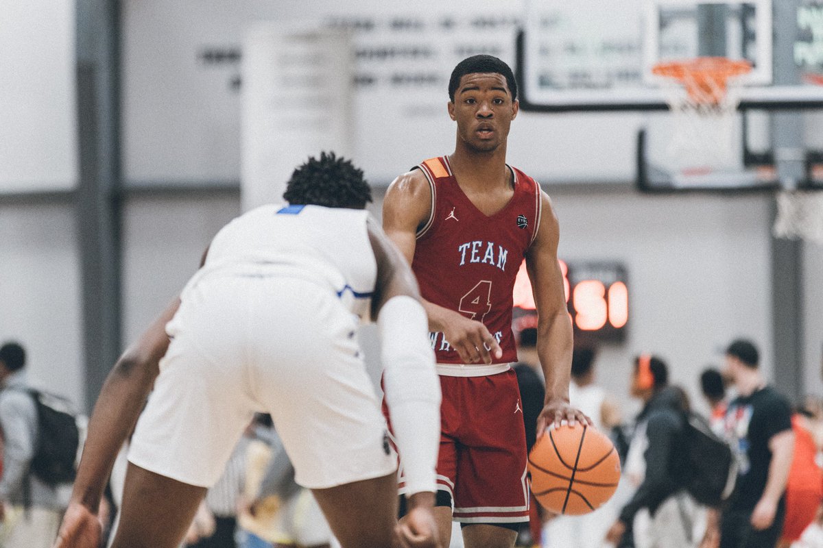 NikeEYB's tweet photo. Day 2 in Dallas. #2018EYBL is off to a 🔥 start. Make sure to catch all games live @FloHoops 📺 https://t.co/KM4PwiNcJe