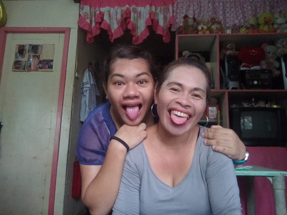 daniellealcohol's tweet photo. Happiest birthday to my sister este mother 💟👭 love youuu 😘 https://t.co/WBLyBoZupo