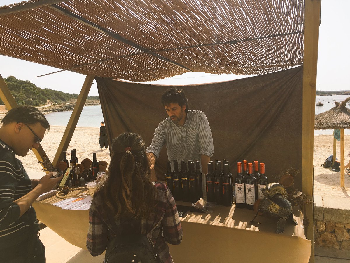 AldarqInfo's tweet photo. Encara estem a #fira a la #ColoniaDeStJordi fins a les 20h tenim #garum #libum #paladio #sanguis #mulsum 🍷⚖️🧀😘😘😘😍😍😍 https://t.co/AyBdFnPnJv