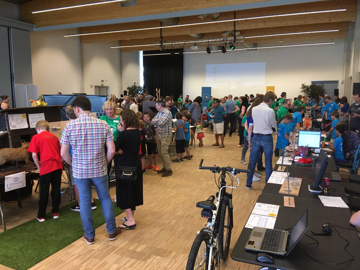 EricSleeckx's tweet image. Van mijn sokken geblazen door zoveel creativiteit en enthousiasme @coolestprojects #coderdojobe @MartineTempels